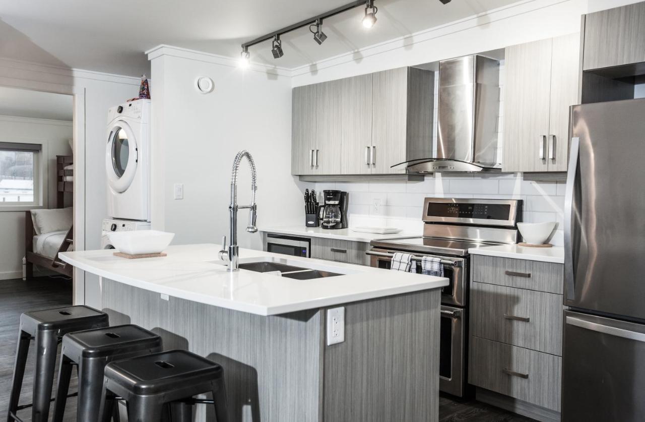 Novlan Suite By Revelstoke Vacations ภายนอก รูปภาพ